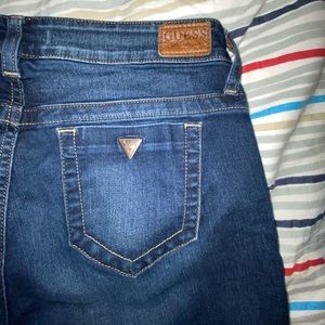 Size 29 Guess denim skinny jeans. Perfect condition, never worn.